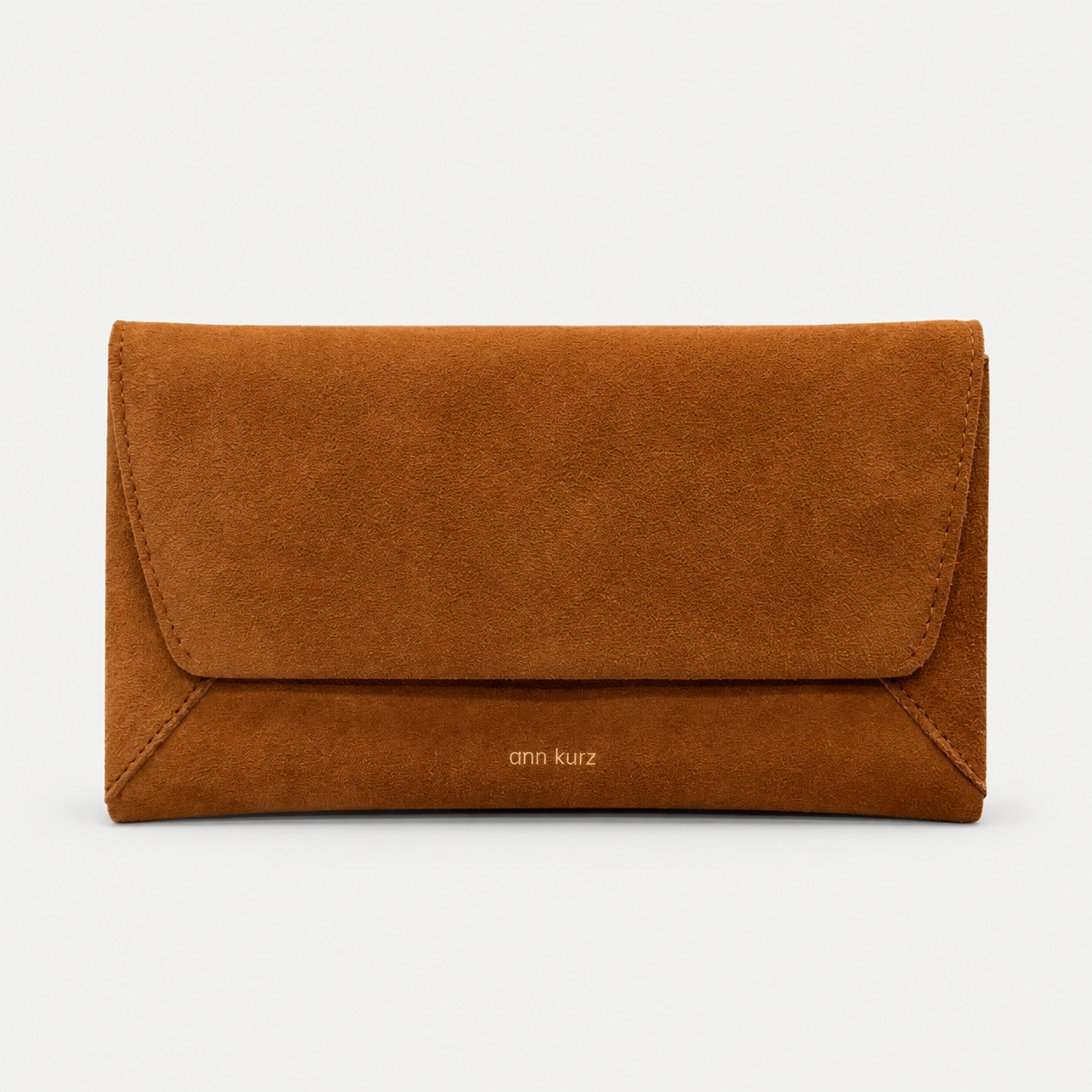 CaramelbraunesWildleder-PortemonnaieimStudio_e9ac7609-8e89-4666-8368-6fb41cc7ce1c.png