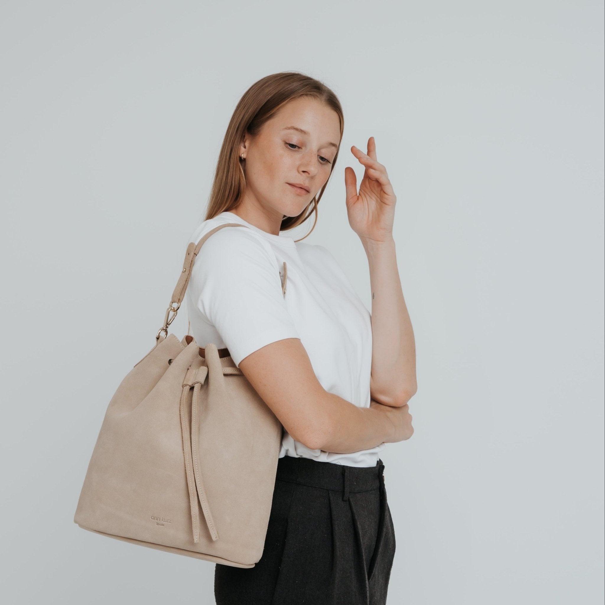 Convertible Saku Bucket Bag - Suede Caramelo - ann kurz