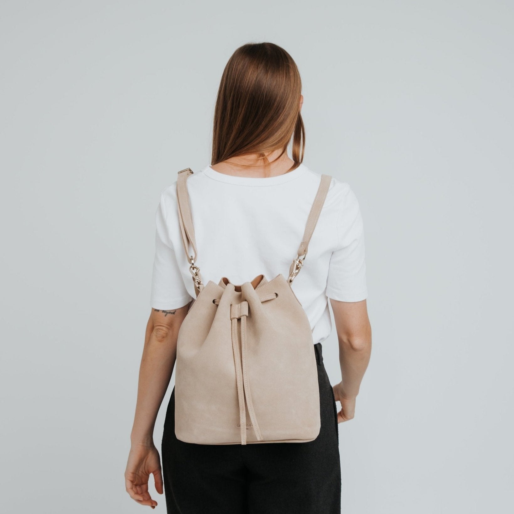 Convertible Saku Bucket Bag - Suede Caramelo - ann kurz