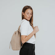 Convertible Saku Bucket Bag - Suede Caramelo - ann kurz