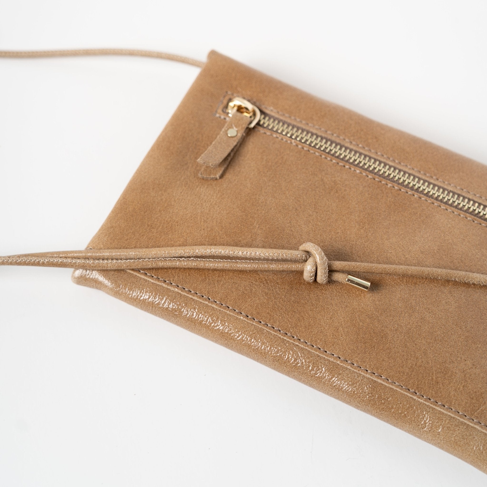 Cute Clutch - Patent Taupe - ann kurz