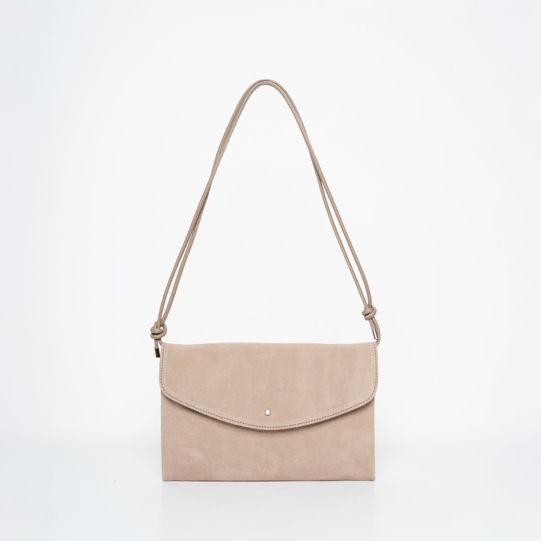 Cute Clutch - Suede Caramelo - ann kurz