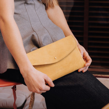 Cute Clutch - Suede Golden - ann kurz