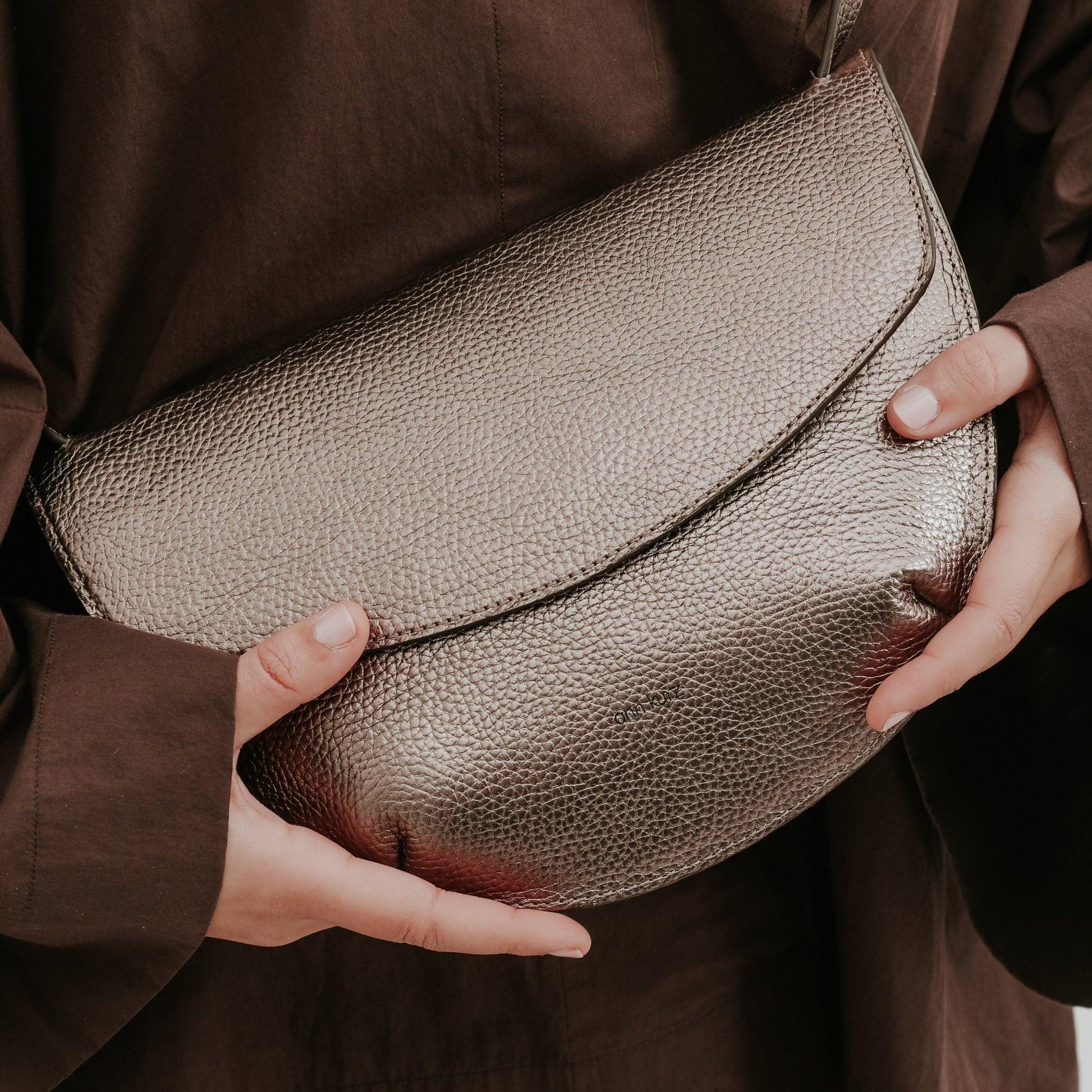 Grace Clutch - Metallic Metal Grey - ann kurz