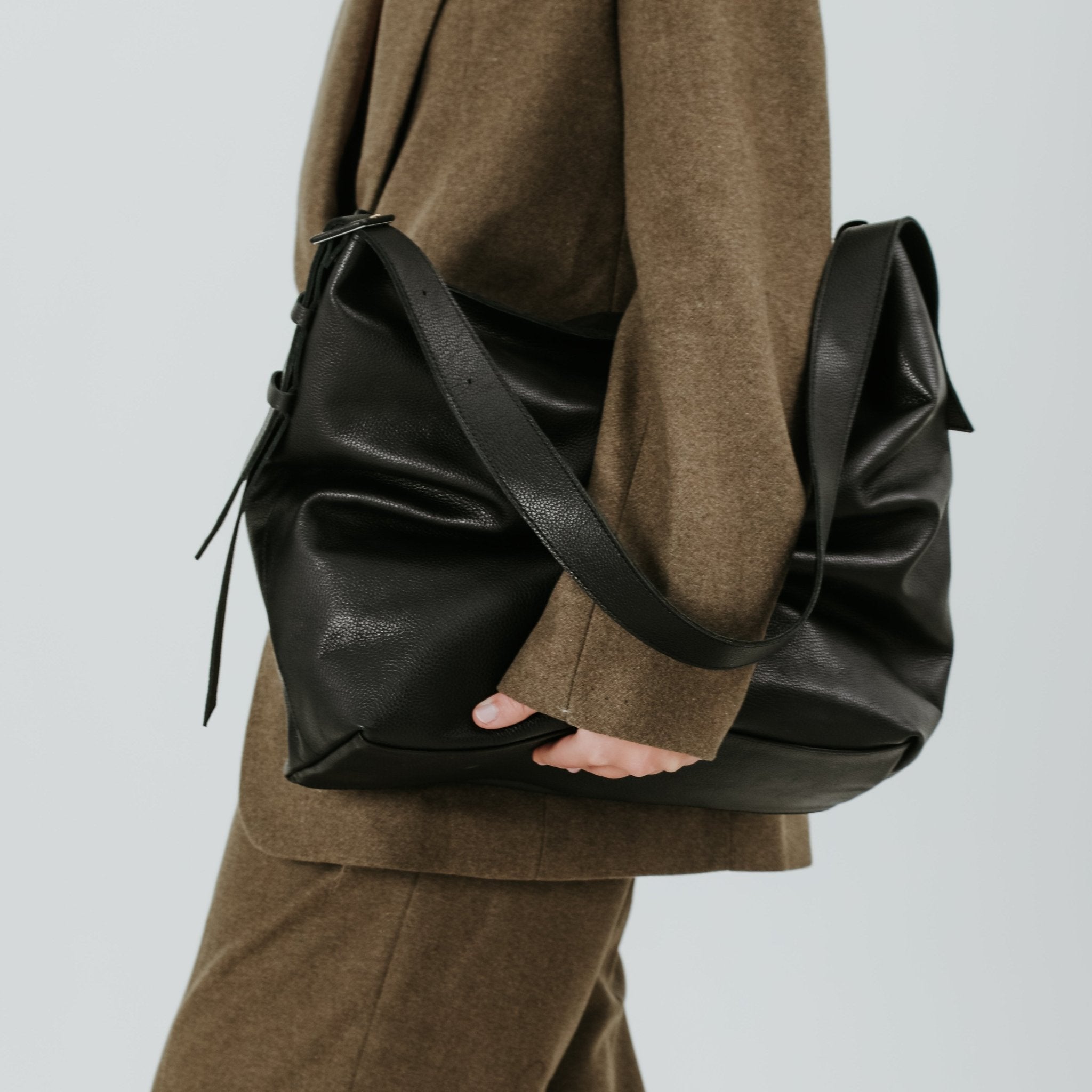 Grande Essential Tote - Narok Black - ann kurz