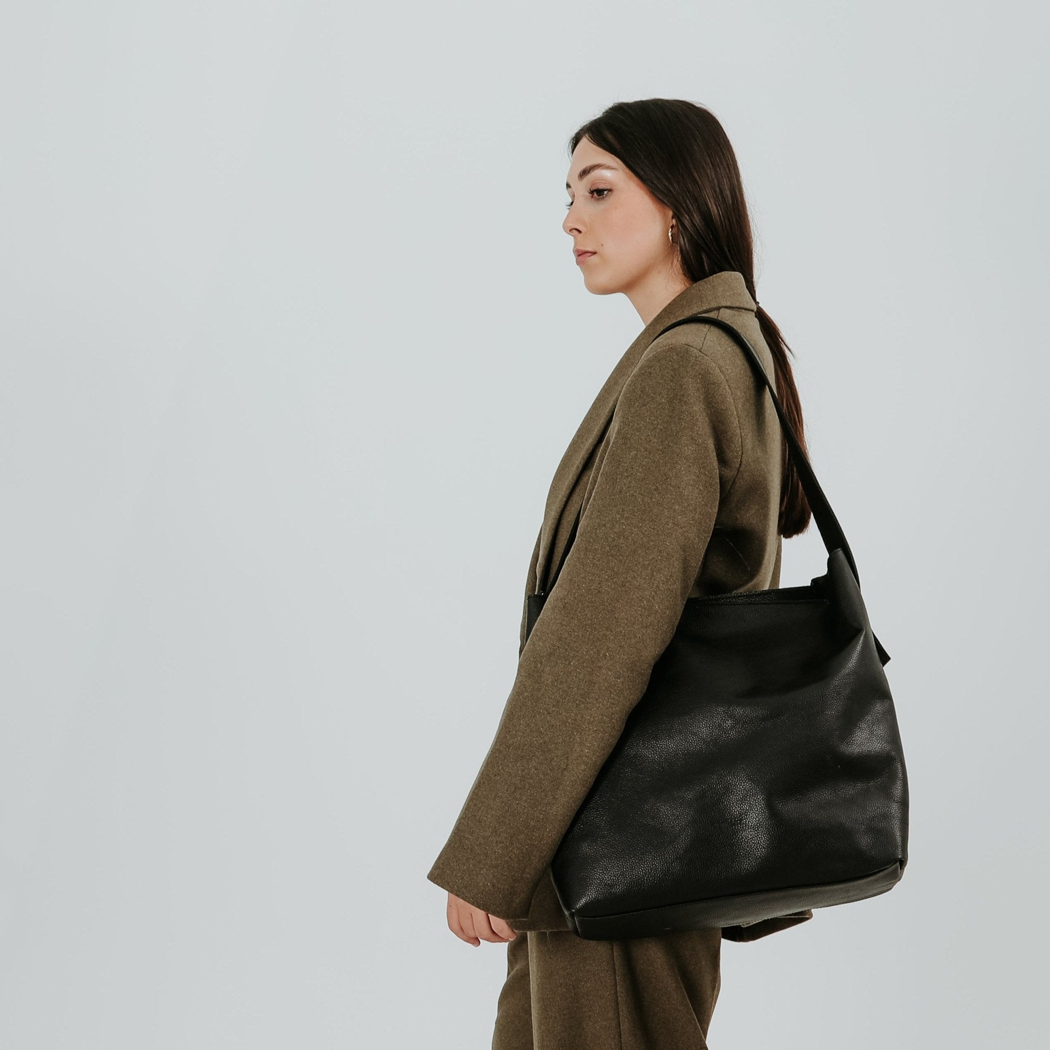 Grande Essential Tote - Narok Black - ann kurz