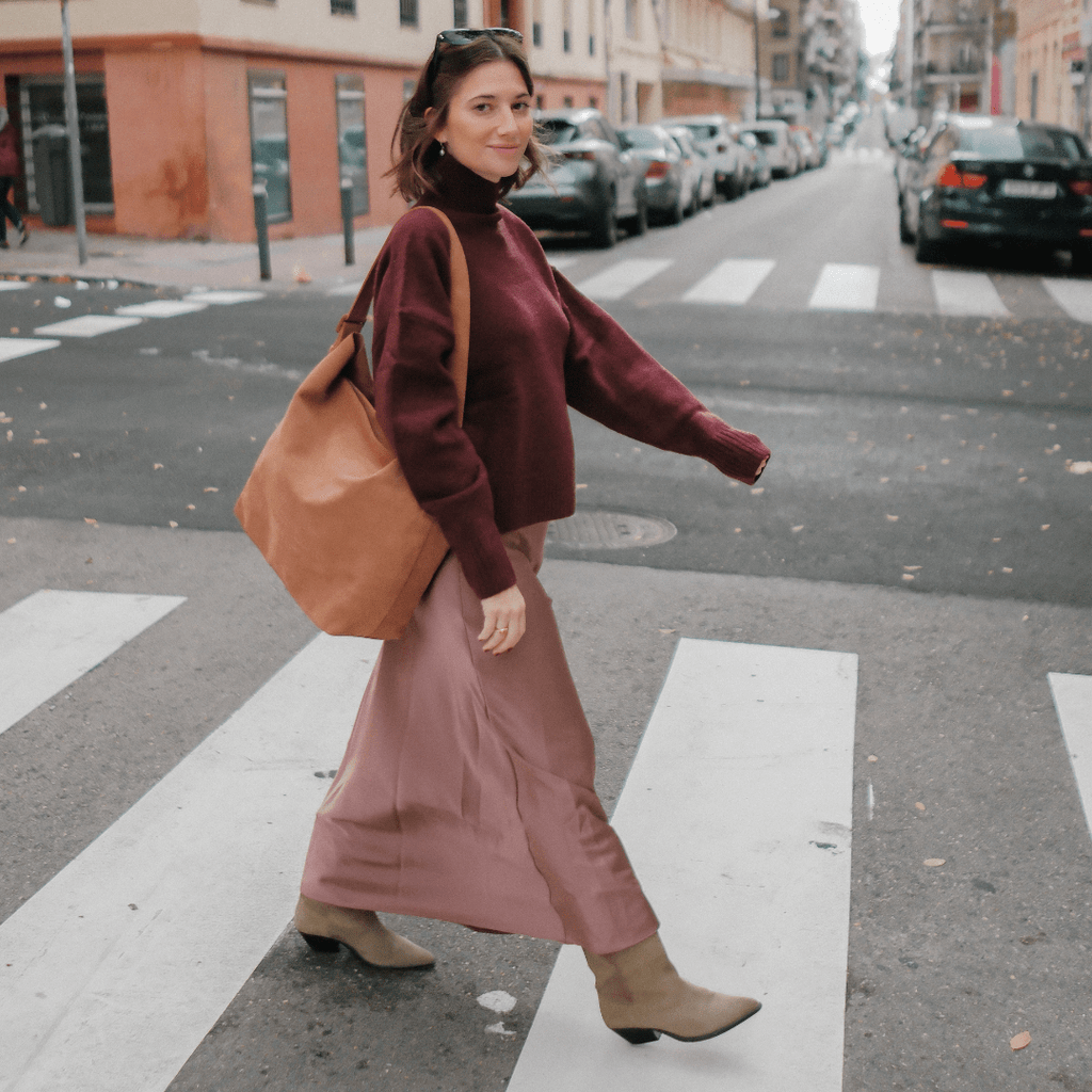 Grande Essential Tote - Suede Dark Nude - ann kurz