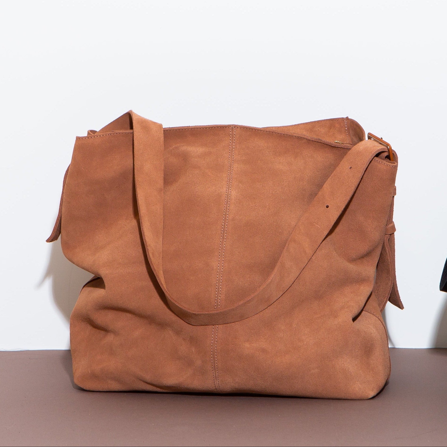 Grande Essential Tote - Suede Dark Nude - ann kurz