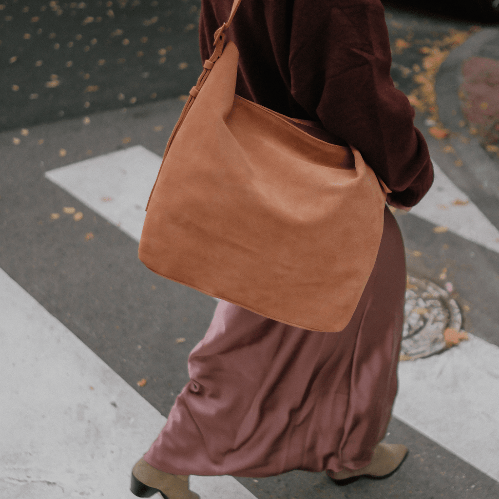 Grande Essential Tote - Suede Dark Nude - ann kurz