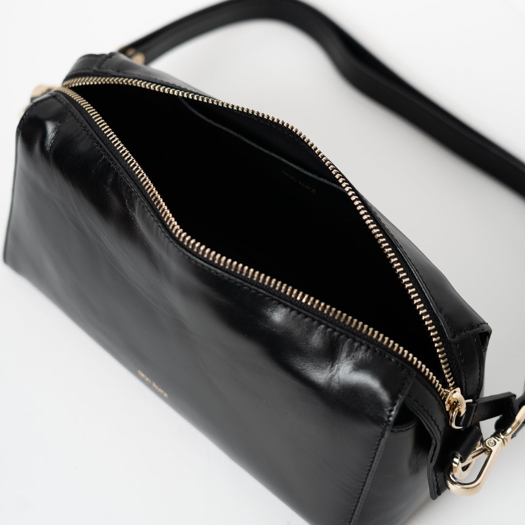 Light Shoulder - Shiny Nappa Black with Gold-Tone Details - ann kurz
