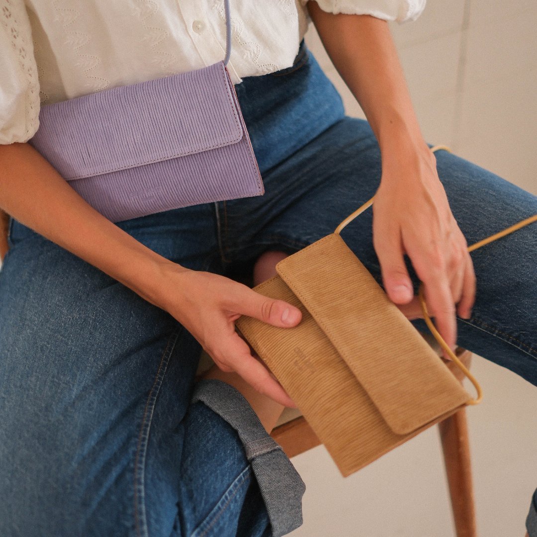 Mini Thin Clutch - Ruffle Lanvender Blue - ann kurz