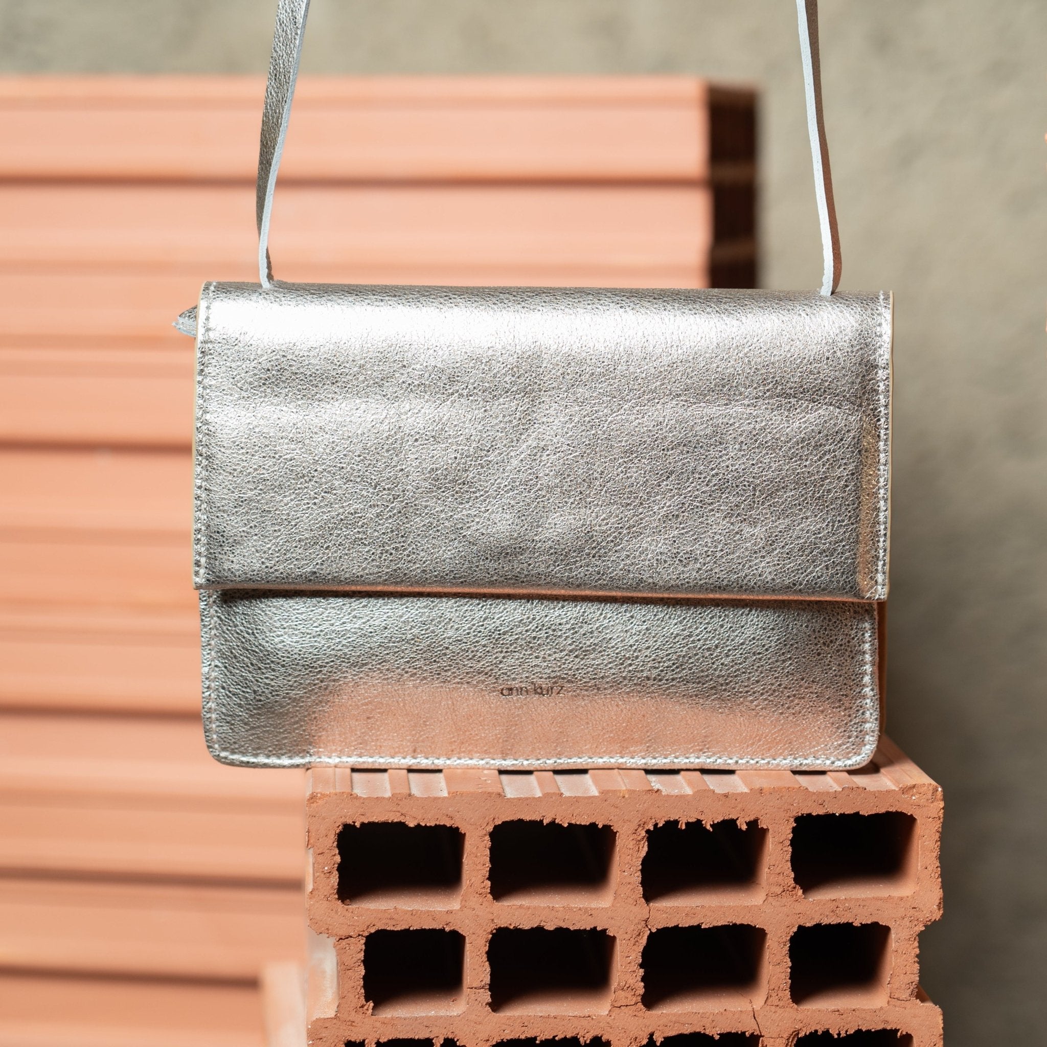 Phone Bag Medium - Metallic Platin - ann kurz