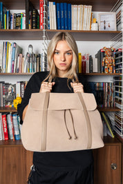 The Greatest Shopper - Suede Caramelo - ann kurz