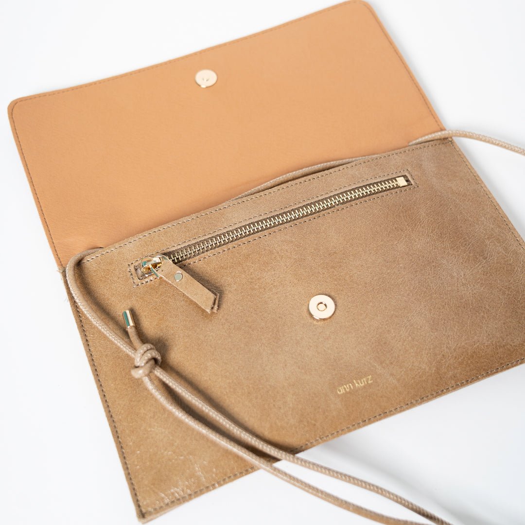 Thin Clutch - Patent Taupe - ann kurz
