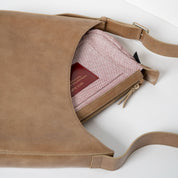 Versatile Hobo - Patent Taupe - ann kurz