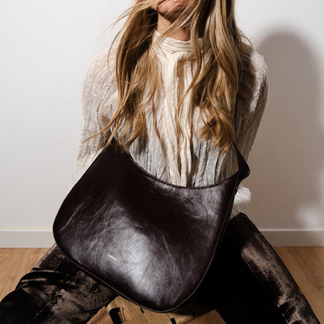 Versatile Hobo - Shiny Nappa Mocha - ann kurz