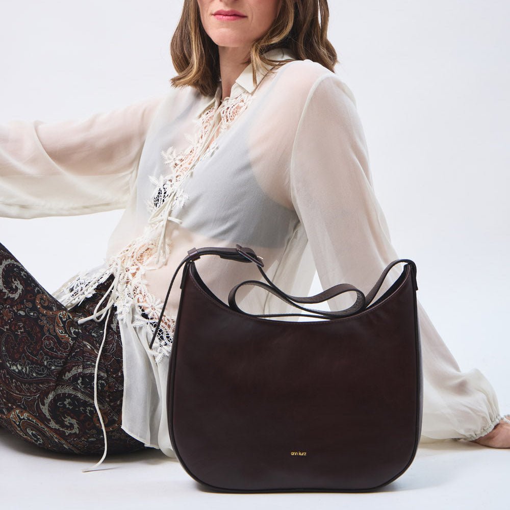 Versatile Hobo - Shiny Nappa Navy - ann kurz