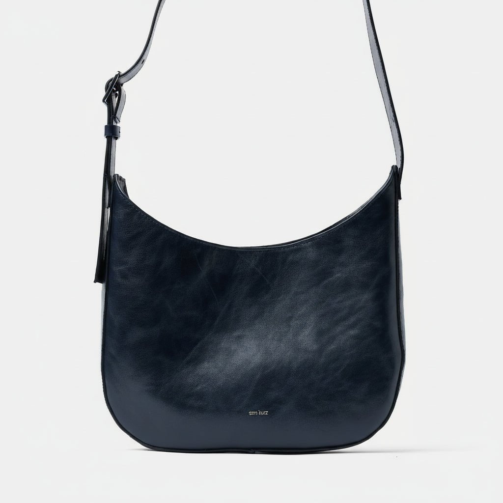Versatile Hobo - Shiny Nappa Navy - ann kurz